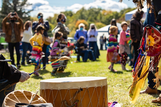 Powwows, fairs, and other in-person gatherings are returning to Indigenous communities after more than two years of COVID-19-induced isolation. Finding ways to maintain connections during the pandemic was critically important to supporting physical, mental, emotional, and spiritual health. (Photo: Shutterstock.)